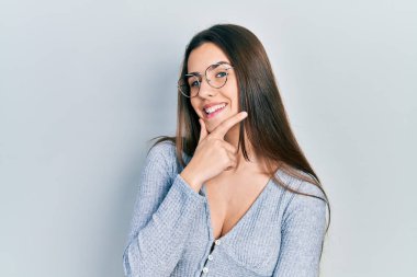 Do Guys Like Girls With Glasses ( 4 Important Information)