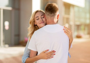 Signs He Is Leaving You For Another Woman